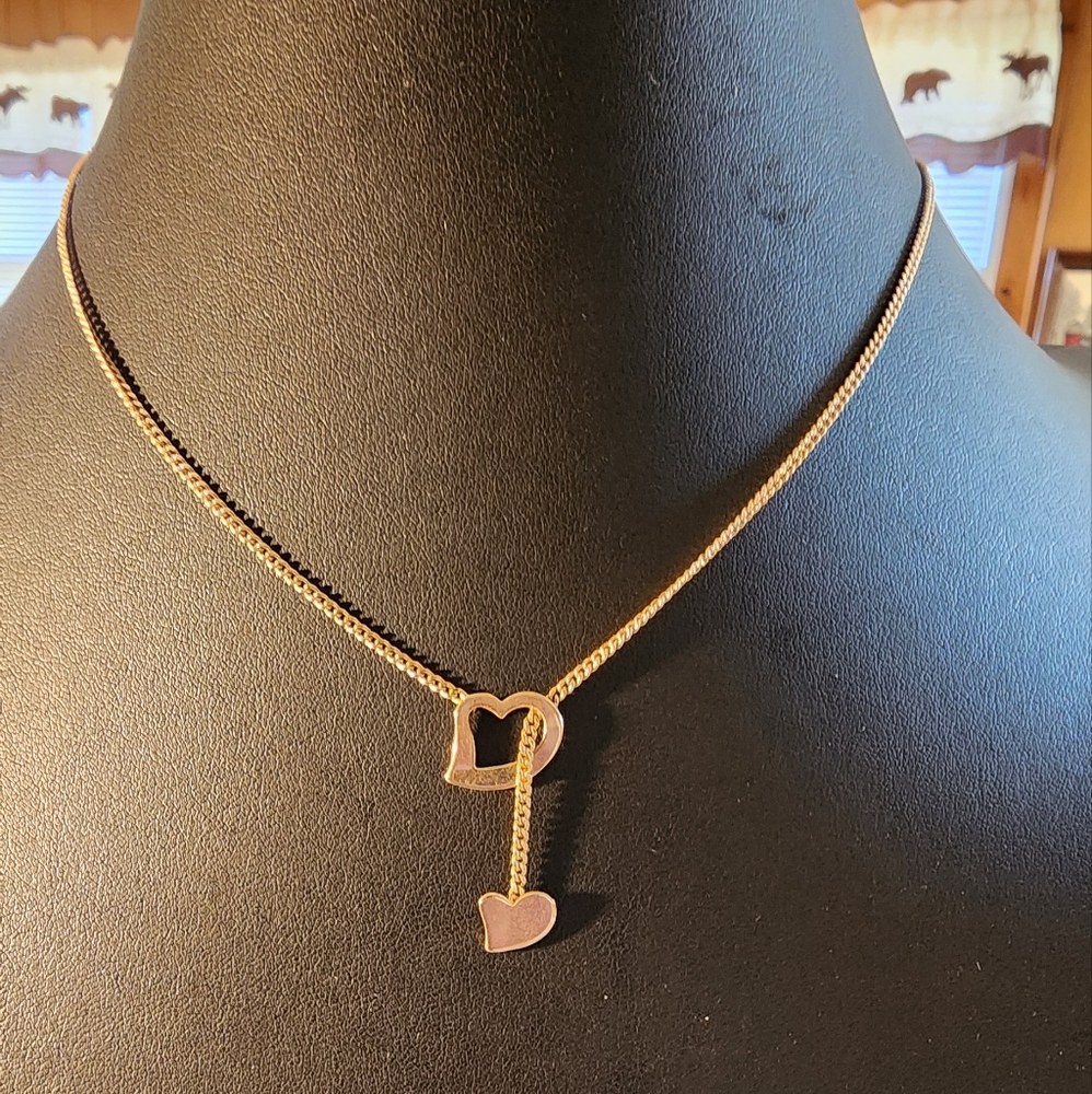 Avon Goldtone Double Heart Pendant Necklace - Picture 11 of 11